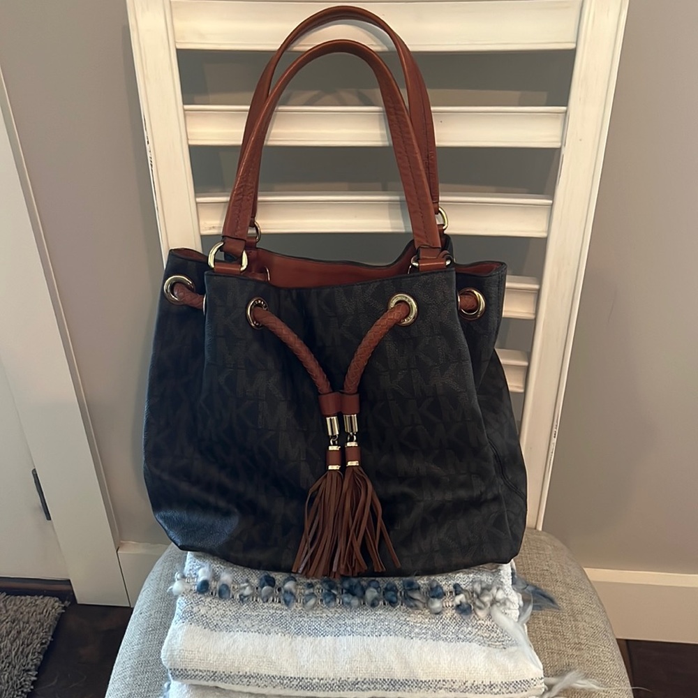Michael Kors Stylish purse
